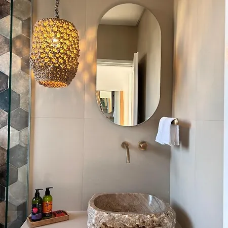 L A Boutique With Private Hot Tub Kalathas