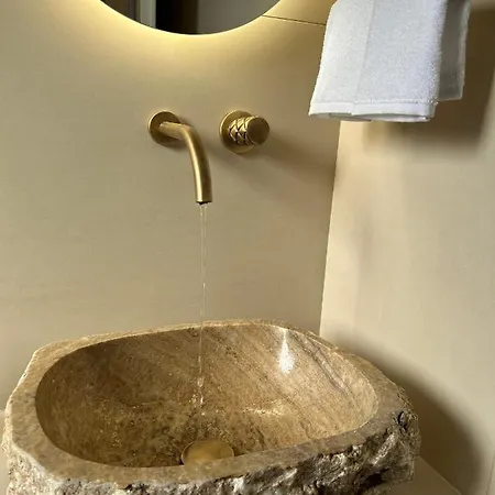 L A Boutique With Private Hot Tub Apartment Kalathas
