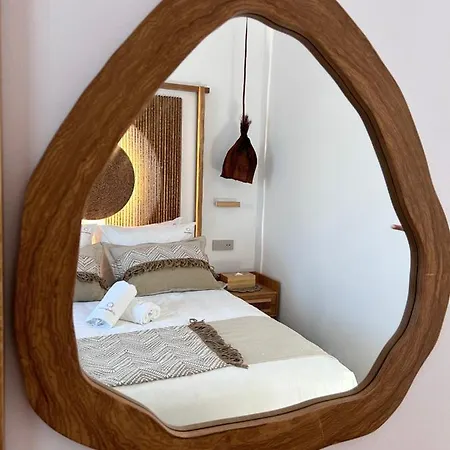 L A Boutique With Private Hot Tub * Kalathas