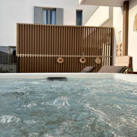 L A Boutique With Private Hot Tub Apartment *