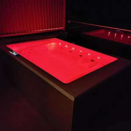 Apartment L A Boutique With Private Hot Tub Kalathas
