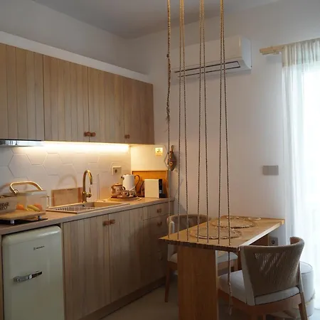 L A Boutique With Private Hot Tub Apartment Kalathas