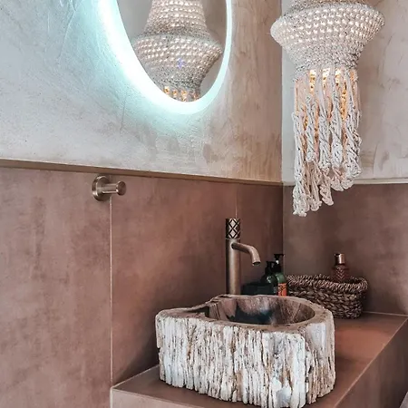 L A Boutique With Private Hot Tub Kalathas